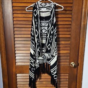 Jack by BB Dakota Black and White Patterned Vest